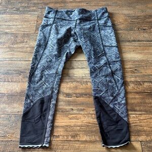 Lululemon Tight Stuff Tight II (25") Formation Alpine White Black size 8